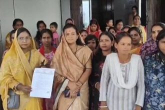 Opposition to opening of liquor shop in Surajpur Hi-Tech Bus Stand