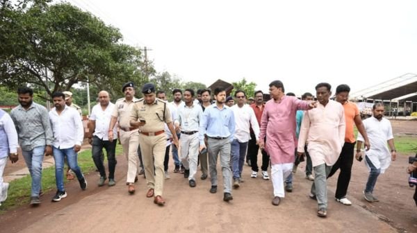 Preparations for Pradeep Mishra's Shiv Katha are in full swing in Bhilai