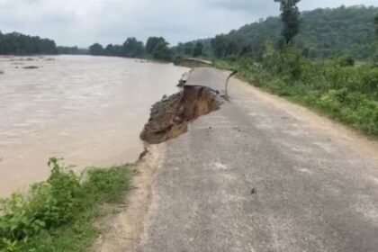 Korba: Road washed away due to heavy rain, connectivity of many villages including Lepra lost