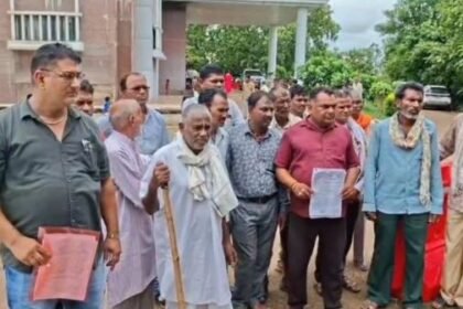 Opposition to steel factory in Bemetara: Farmers from 22 villages reached the Collector's office