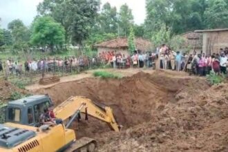 Korba: After a 26-hour long rescue operation, the bodies of a father, mother and son were recovered