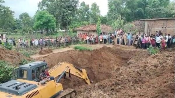 Korba: After a 26-hour long rescue operation, the bodies of a father, mother and son were recovered