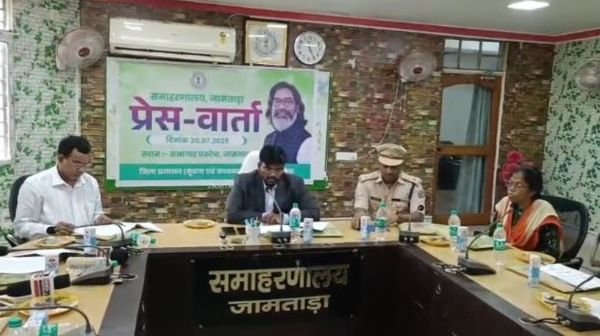 Jamtara Deputy Commissioner Ravi Anand enumerated the achievements in the press conference