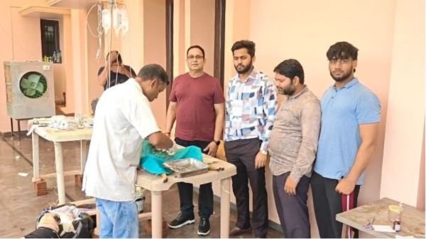 Dhamtari: Docs Care Foundation took up the task of sterilization of dogs