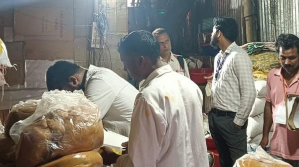 40 kg fungus infected khoya seized in Shravani Mela Basukinath, shopkeeper fined