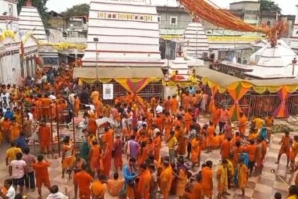 Crowd of devotees at Basukinath Dham on the second Monday of Sawan