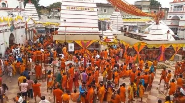Crowd of devotees at Basukinath Dham on the second Monday of Sawan