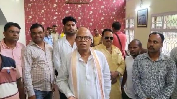 State Backward Classes Commission President Janaki Yadav reached Dhanbad for civic elections