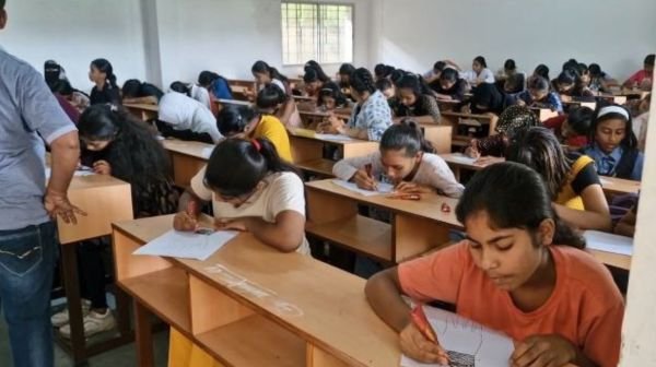 In Hazaribagh, Sanskar Bharti awakened national spirit through Mehndi and Rangoli competition