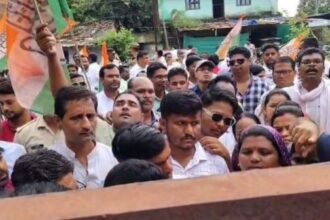Congress's attack on the increase of electricity bill in Surajpur