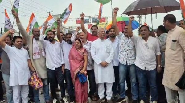 Congress' economic blockade declared successful, massive protest in Durg