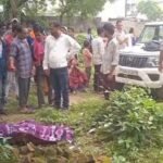 Sensation due to finding the dead body of a middle aged man on Chantidih Bazar Road