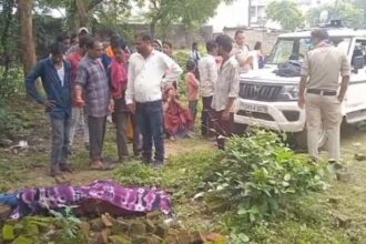 Sensation due to finding the dead body of a middle aged man on Chantidih Bazar Road