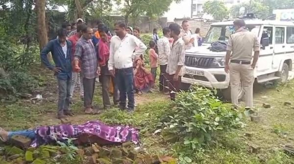 Sensation due to finding the dead body of a middle aged man on Chantidih Bazar Road