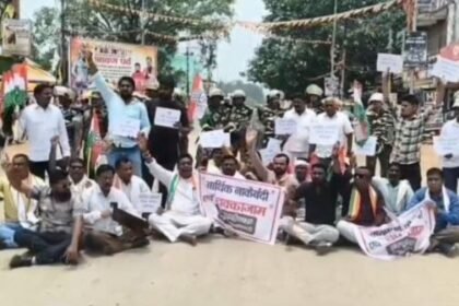Gariaband: Congress takes to the streets against the arrest of Chaitanya Baghel