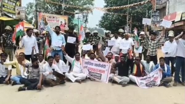 Gariaband: Congress takes to the streets against the arrest of Chaitanya Baghel