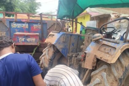 Gariaband: During action against illegal sand mining, an uncontrolled tractor entered the house