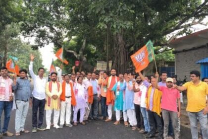 BJP state president Babulal Marandi received a grand welcome at Kundhit turn