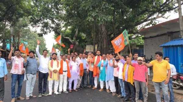 BJP state president Babulal Marandi received a grand welcome at Kundhit turn