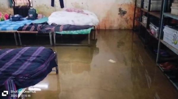 Surajpur: Hellish conditions in tribal hostel, water everywhere