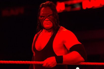 WWE में Kane की वापसी की चर्चा करते हुए Kane का फोटो