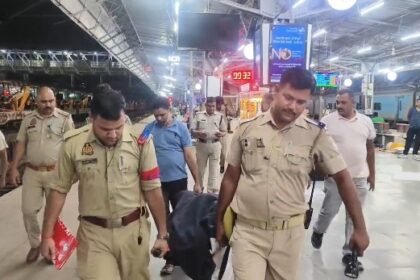 Social worker Kalyan Sundaram died in a moving train while returning from Delhi, he breathed his last before reaching Agra Cantt