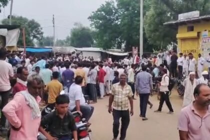 Alwar: Two kanwariyas died due to electric shock in Beechgawa, more than 30 injured; people blocked the road