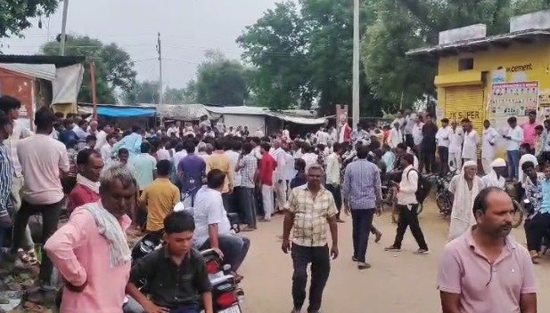 Alwar: Two kanwariyas died due to electric shock in Beechgawa, more than 30 injured; people blocked the road