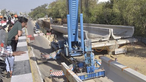 आगरा मेट्रो निर्माण में तेजी: 506 पाइल का काम पूरा, यू गर्डर की स्थापना जारी