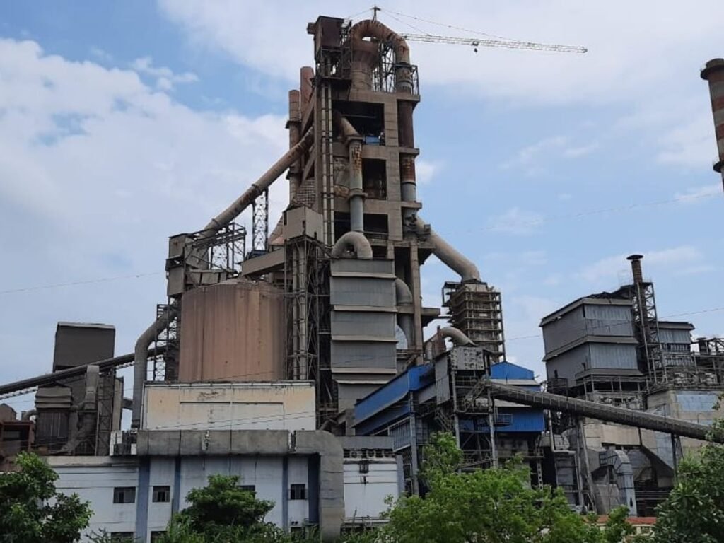 सतना हादसा: मानवविहीन क्रॉसिंग पर कार टक्कर मामले में रेलवे का बड़ा एक्शन, बिरला पर 16 लाख जुर्माना