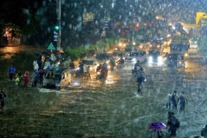 एमपी में भारी बारिश का कहर: नर्मदा नदी खतरे के पार, 7 जिलों में ऑरेंज अलर्ट, मंदसौर में 2 की मौत