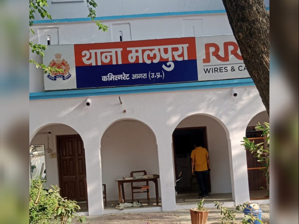 मकान दिलाने के नाम पर डेढ़ लाख की ठगी, युवक ने ओवरब्रिज पर चढ़कर दी आत्महत्या की धमकी