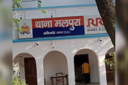 मकान दिलाने के नाम पर डेढ़ लाख की ठगी, युवक ने ओवरब्रिज पर चढ़कर दी आत्महत्या की धमकी