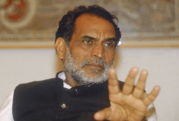 पूर्व प्रधानमंत्री चंद्रशेखर की पुण्यतिथि पर विशेष: जब दोस्ती को बदनामी से ऊपर रखा