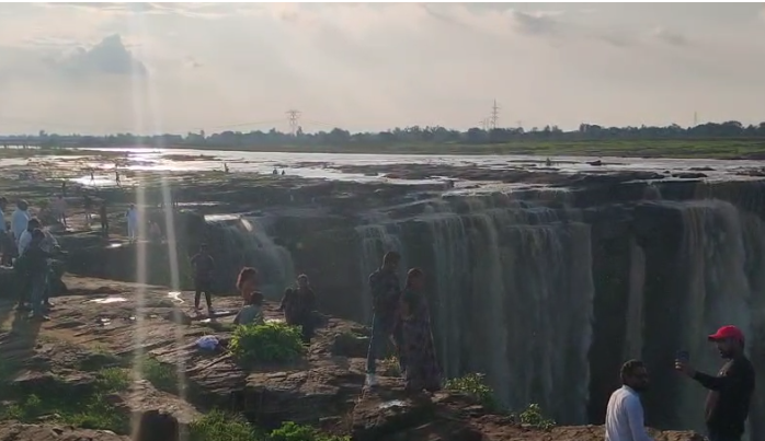 Mauganj's love story: Dignity of relationships, social pressure and a tragic end