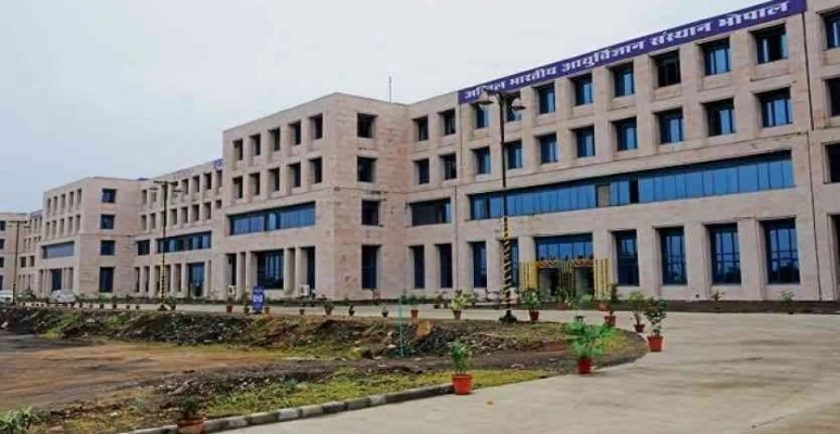 भोपाल में बना मेडिकल इतिहास: महिला को मिला टाइटेनियम से बना नया जबड़ा, AIIMS ने रचा कीर्तिमान