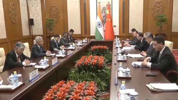 एस जयशंकर की चीन यात्रा: 'मतभेद विवाद में ना बदलें', सीमा विवाद सुलझाने पर दिया जोर