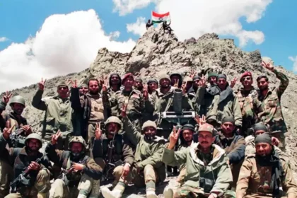 कारगिल विजय दिवस 2025: PM मोदी का शहीदों को नमन, रक्षा मंत्री और सेनाध्यक्षों ने दी श्रद्धांजलि