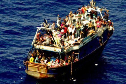 लीबिया के तट के पास यूरोप जा रही प्रवासी नाव पलटी, 15 मिस्रवासियों की दर्दनाक मौत