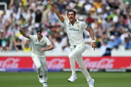 मिचेल स्टार्क ने रचा इतिहास: पहले ही ओवर में झटके 3 विकेट, इरफान पठान के कारनामे की याद ताज़ा