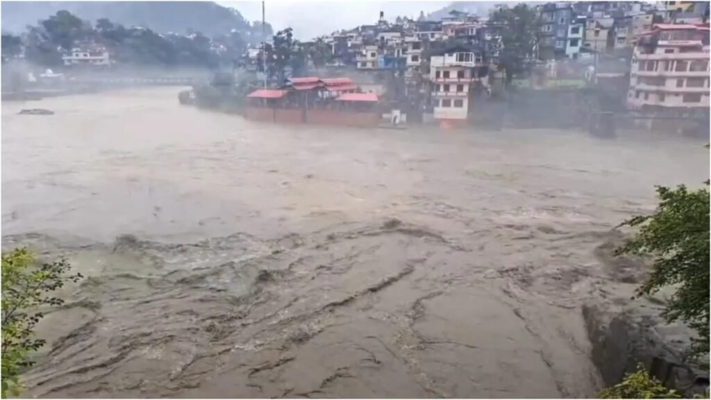 हिमाचल में भारी बारिश का कहर: 37 की मौत, 40 लापता, IMD का ऑरेंज अलर्ट जारी