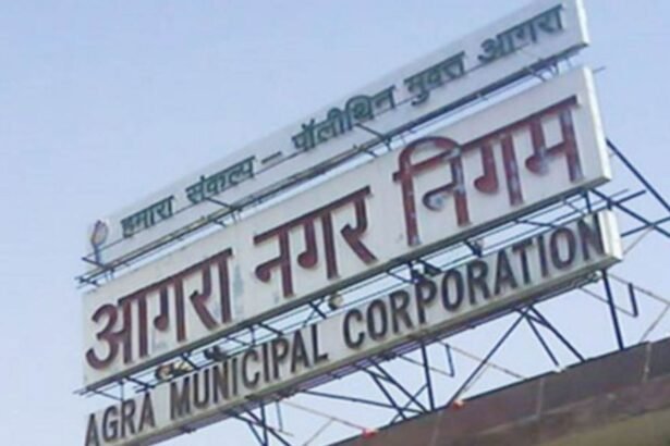 आगरा में कांग्रेस का नगर निगम घेराव: वॉर्ड 18 और 30 में गंदगी देख बोले- यह स्मार्ट सिटी नहीं, नरक सिटी है