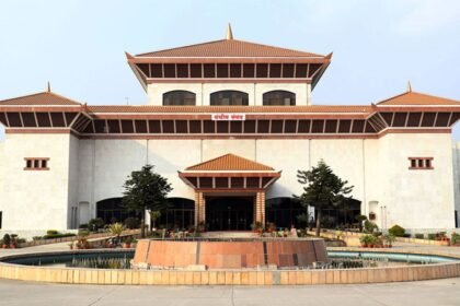 नेपाल में फ्लाइट ड्रोन टेस्टिंग के दौरान बड़ी चूक, संसद भवन पर गिरा ड्रोन; प्रोफेसर समेत 5 गिरफ्तार