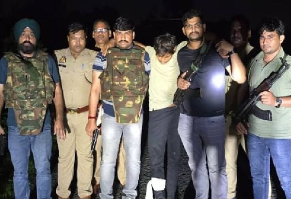 झांसी एनकाउंटर: शादी की सालगिरह पर लूटने वाले बदमाश को गोली लगी, नाबालिग साथी गिरफ्तार