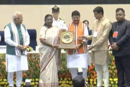 इंदौर बना लगातार आठवीं बार देश का सबसे स्वच्छ शहर, राष्ट्रपति मुर्मु ने किया सम्मानित