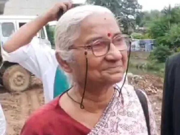ग्वालियर पहुंचीं मेधा पाटेकर: स्टाम्प ड्यूटी चोरी और सेंचुरी मिल विवाद पर सुनवाई आगे बढ़ी