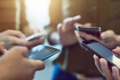 भारत में स्मार्टफोन की कीमतों में हो सकती है 15% तक बढ़ोतरी, जानिए वजह