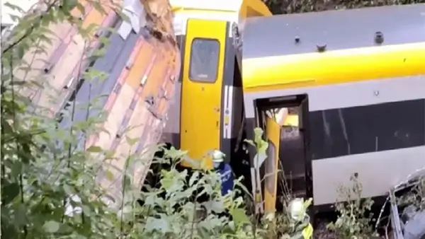 जर्मनी में बड़ा रेल हादसा: जंगल के बीच पटरी से उतरी ट्रेन, 3 की मौत, 50 से ज्यादा घायल