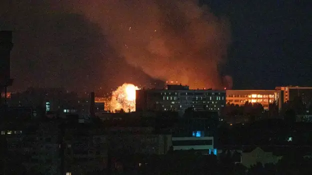 यूक्रेन पर रूस का भीषण हमला: कीव में मिसाइल और ड्रोन से तबाही, छह की मौत, 50 से ज्यादा घायल