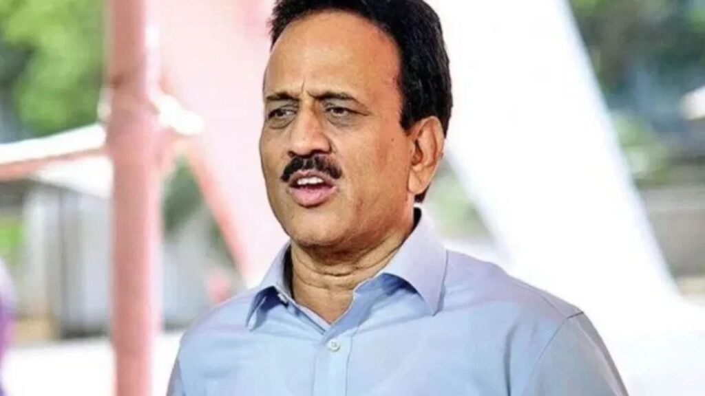 राज्य के जल संसाधन मंत्री गिरीश महाजन